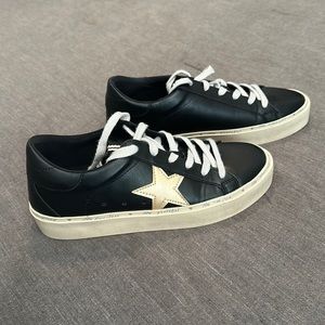 Black fashion sneaker. 8.5